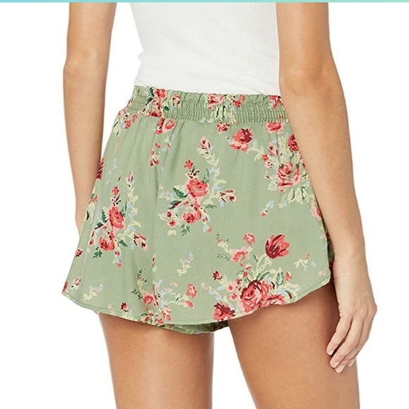 ***SOLD*** Angie Floral Wrap Side Shorts Tie Waist Med NWOT - Picture 3 of 11